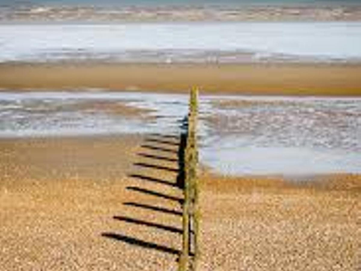 Pass The Keys Fabulous Beach Front Holiday Location Lydd Dış mekan fotoğraf