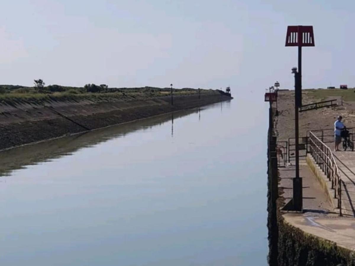Pass The Keys Fabulous Beach Front Holiday Location Lydd Dış mekan fotoğraf