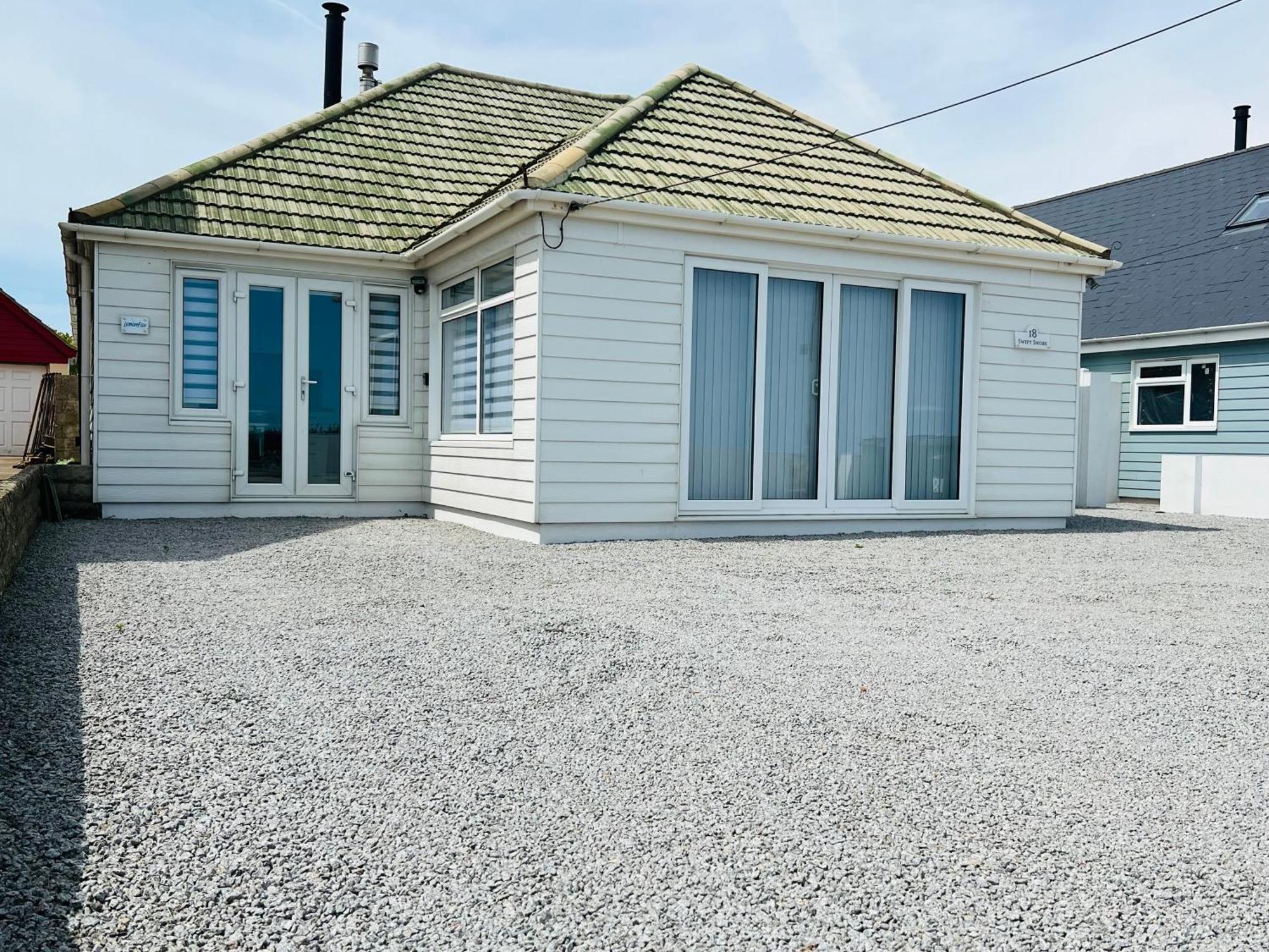 Pass The Keys Fabulous Beach Front Holiday Location Lydd Dış mekan fotoğraf